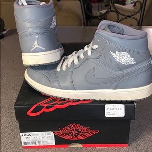 Air Jordan 1 Mid retro gray